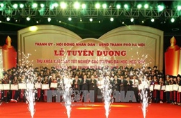 Hà Nội tuyên dương 84 thủ khoa xuất sắc năm 2017