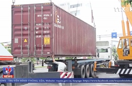 Đà Nẵng: Lật xe đầu kéo gây ách tắc giao thông