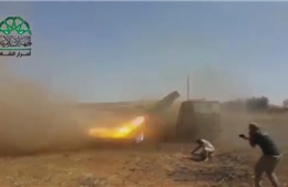 Trả đũa bị không kích, phiến quân điên cuồng nã 40 quả tên lửa tầm xa vào căn cứ Syria