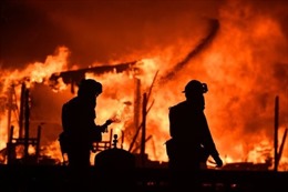 Vùng Bắc California chìm trong khói lửa cháy rừng, 1.500 ngôi nhà bị thiêu rụi
