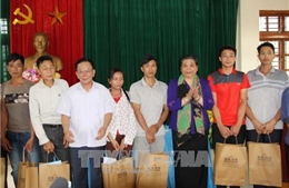 Phó Chủ tịch Thường trực Quốc hội Tòng Thị Phóng thăm và làm việc tại huyện Phù Yên (tỉnh Sơn La) 