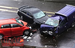Hai vụ tai nạn giao thông liên tiếp làm Quốc lộ 18 ùn tắc nghiêm trọng
