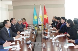 Chủ tịch Quốc hội gặp lãnh đạo đảng cầm quyền tại Kazakhstan 