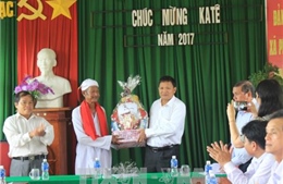 Bình Thuận: Thăm chúc Tết Katê của đồng bào Chăm 