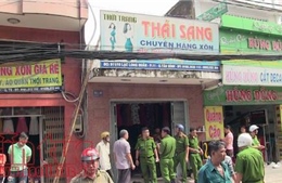 Khói lửa bốc lên dữ dội trong cửa hàng bán quần áo sau tiếng nổ lớn