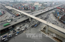 Bất chấp nguy hiểm, tài xế vẫn dừng xe đón trả khách trên đường vành đai 3