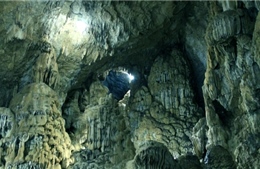 Chiêm ngưỡng vẻ đẹp hang động Hạng Lôm 