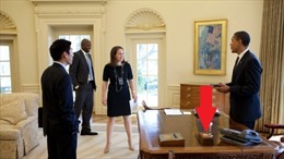 Bí mật chiếc nút đỏ trên bàn làm việc Tổng thống Obama