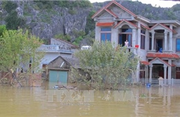 Bộ Y tế cấp thuốc và phao cứu sinh cho các tỉnh bị lũ lụt 