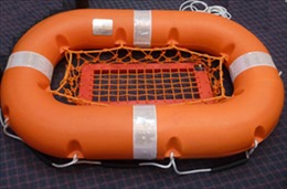 Sà lan chìm trên biển, 3 thuyền viên sống sót nhờ bám vào bè cứu sinh