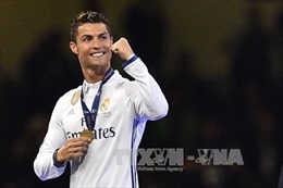 Cristiano Ronaldo giành giải Cầu thủ xuất sắc nhất năm của FIFA