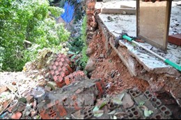 Đồng Nai: Sạt lở đất kéo trôi móng nhà nhiều hộ dân ở xã Hố Nai 3