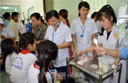 Hậu Giang: 500 học sinh bị ngộ độc sữa pha sẵn