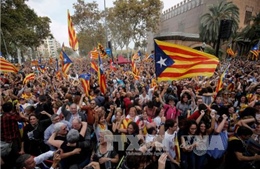 Catalonia tuyên bố độc lập, Thượng viện Tây Ban Nha thông qua các biện pháp khẩn cấp