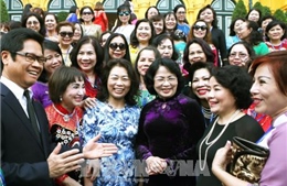 Phó Chủ tịch nước gặp mặt Đoàn nữ doanh nhân tiêu biểu được tặng Cúp Bông hồng vàng 