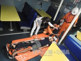 Cứu thuyền viên bị tai nạn nguy kịch khi đang làm việc trên biển 