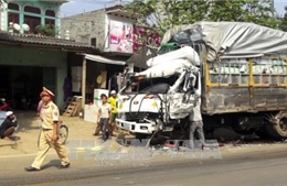 Hòa Bình: Tai nạn giao thông liên hoàn, 4 người nhập viện