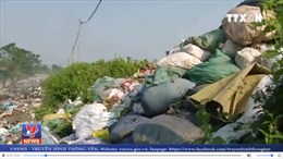 Người dân bức xúc vì bãi rác “khổng lồ” gần khu dân cư