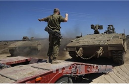 Israel không kích kho vũ khí tại Syria 
