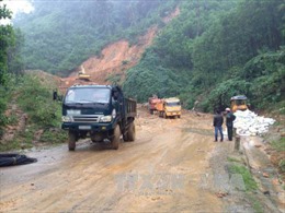 Quảng Nam: Quốc lộ 40B sạt lở nặng, giao thông ách tắc