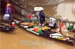 Nước lũ lên trở lại, nhiều tuyến đường ở thành phố Huế ngập sâu