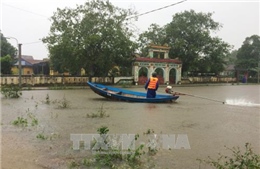 Bắc Bộ nhiệt độ có nơi dưới 15 độ C, Trung Bộ mưa lớn