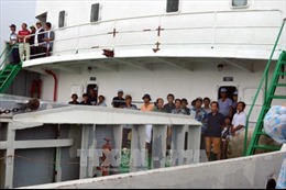 Quảng Nam: Đưa 33 ngư dân bị nạn và 2 ngư dân tử nạn về đất liền 