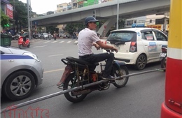 Xe máy ‘đồng nát’ tung hoành trên đường phố Hà Nội