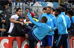 Sau cú kung-fu, Marseille chấm dứt hợp đồng với Patrice Evra