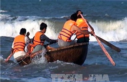 Đánh cá bằng thuyền thúng, một ngư dân mất tích ở vùng cửa biển 