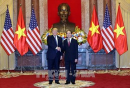 Chủ tịch nước Trần Đại Quang đón tiếp Tổng thống Hoa Kỳ Donald Trump