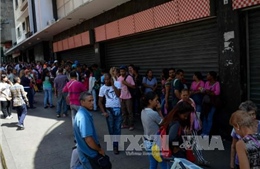 Lạm phát Venezuela lần đầu vọt lên 4 con số