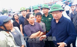 Phó Thủ tướng Trịnh Đình Dũng kiểm tra công tác phòng chống bão số 14 