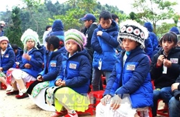 Mang hơi ấm đến với trẻ em nghèo Cao nguyên đá Đồng Văn