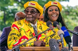 Lộ hành tung của Đệ nhất Phu nhân Zimbabwe khi chồng sắp bị luận tội