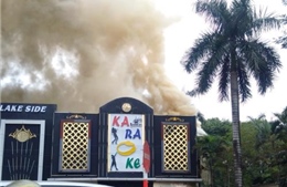 Cháy lớn tại quán Karaoke ở Linh Đàm, Hà Nội 