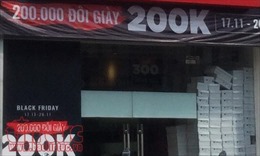 Các cửa hàng tại TP Hồ Chí Minh ồ ạt giảm giá theo trào lưu Black Friday 
