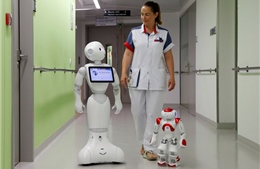 Người máy đầu tiên vượt qua kỳ thi cấp phép hành nghề y, sẽ có robot &#39;bác sĩ&#39;? 