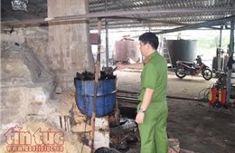 Lò tái chế nhớt ‘lậu’ cực lớn cung cấp cho các công ty dầu nhờn tại Long An