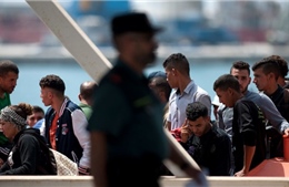 Tây Ban Nha gây tranh cãi khi cho người nhập cư ở tù