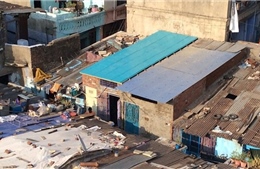 Mái nhà &#39;tái chế&#39; thay đổi cuộc sống ở khu ổ chuột Ấn Độ