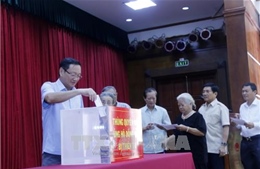 Đại sứ quán Việt Nam tại Lào quyên góp ủng hộ nạn nhân thiên tai trong nước 