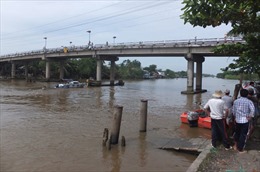 Tìm thấy hai thi thể trong vụ chìm sà lan ở huyện Châu Thành, Tiền Giang 