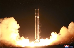 Xem bộ ảnh cận cảnh tên lửa mạnh nhất Triều Tiên vừa phóng