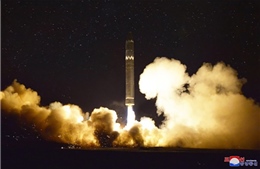 Đếm ngược khoảnh khắc siêu tên lửa &#39;mạnh nhất&#39; của Triều Tiên rời bệ phóng 