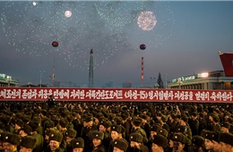 Dân Triều Tiên múa hát trong màn pháo hoa mừng ‘quốc gia hạt nhân’