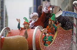 Độc đáo lễ diễu hành Santa Claus tại Canada