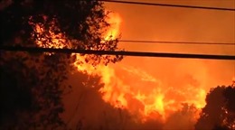 Bão lửa càn quét Los Angeles, hàng chục ngàn người phải sơ tán