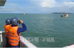 Kịp thời cứu 7 thuyền viên gặp nạn trên vùng biển Cà Mau 