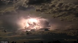 Kinh hãi cảnh bão điện &#39;đùng đoàng&#39; trên trời y hệt vụ nổ hạt nhân 